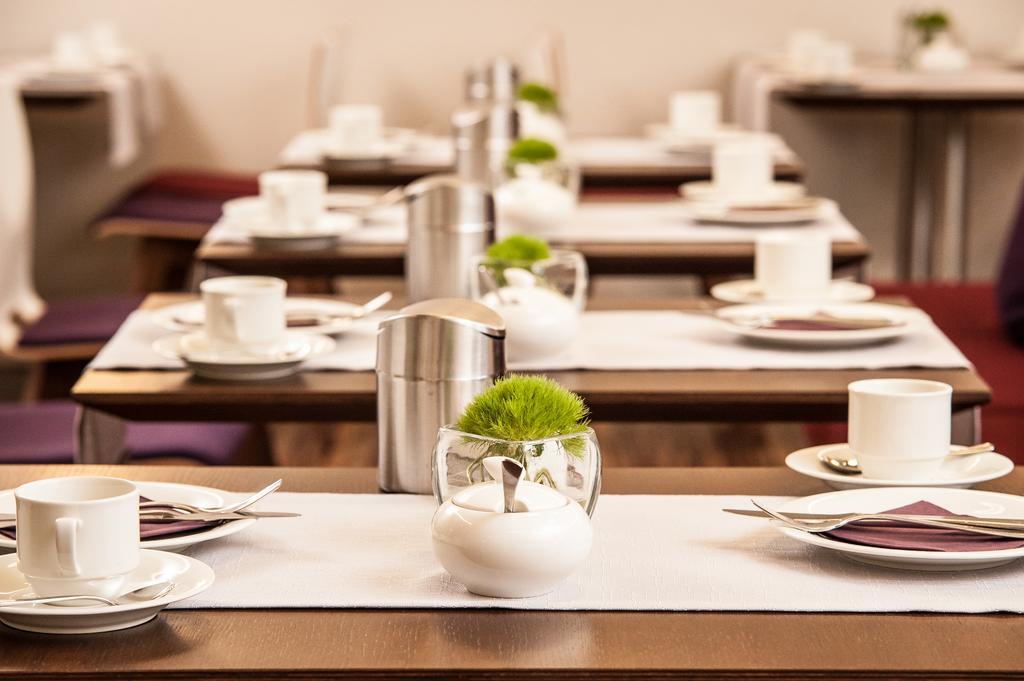 Hotel Hollmann Halle  Bagian luar foto