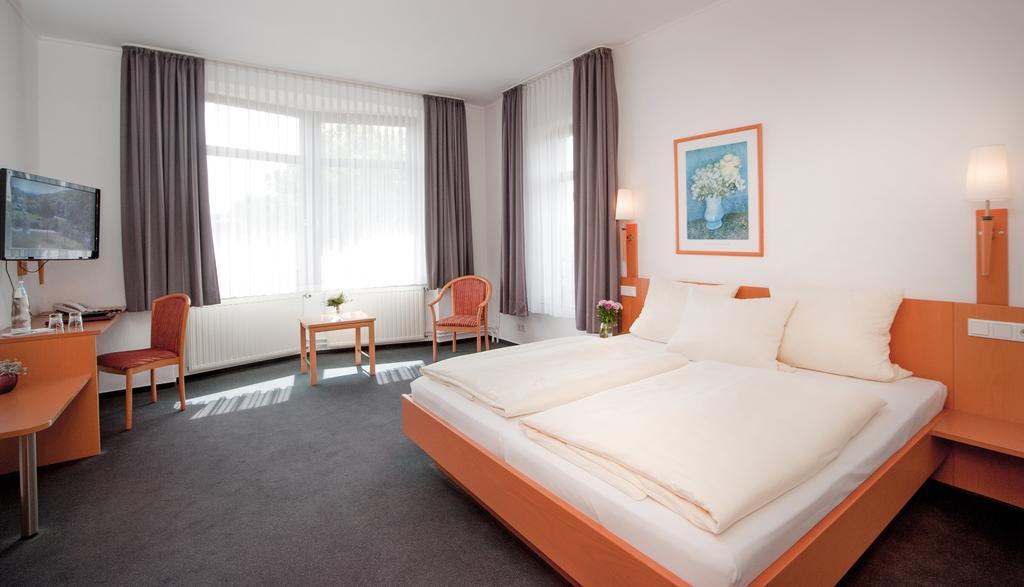 Hotel Hollmann Halle  Bagian luar foto