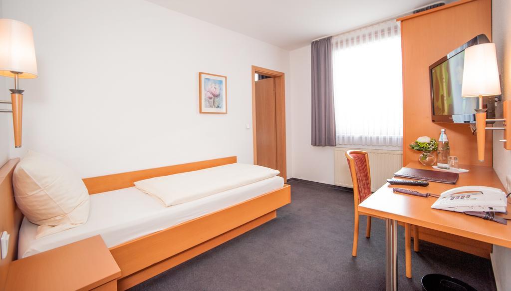 Hotel Hollmann Halle  Bagian luar foto